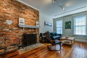 3BR Colonial House with Parking by CozySuites